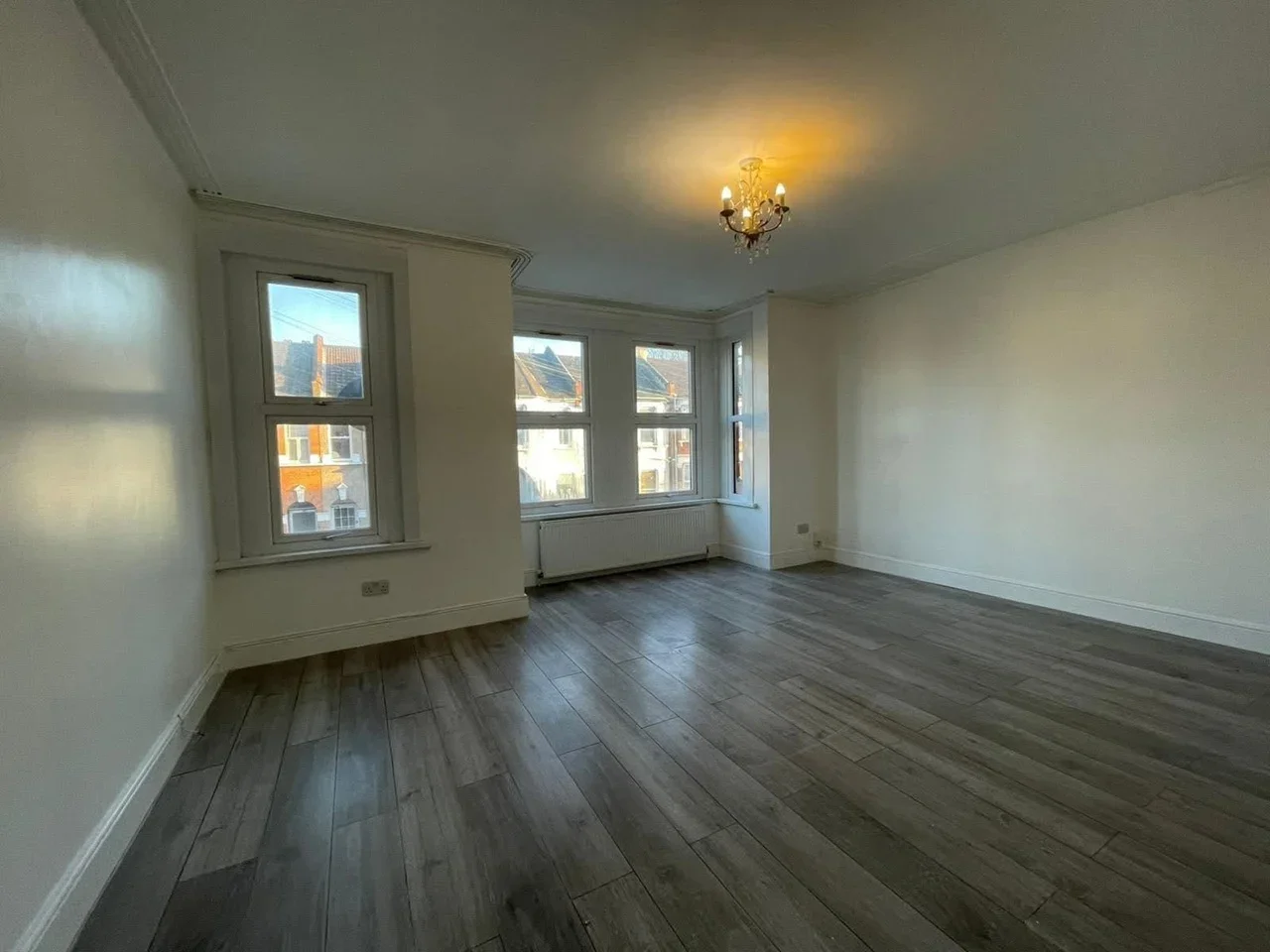 Flat Radley Road in Greater London