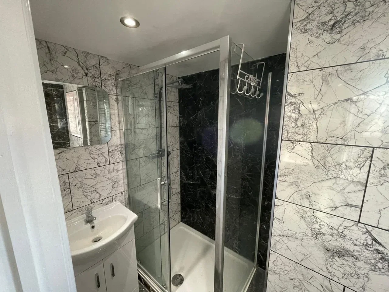 Flat Radley Road in Greater London