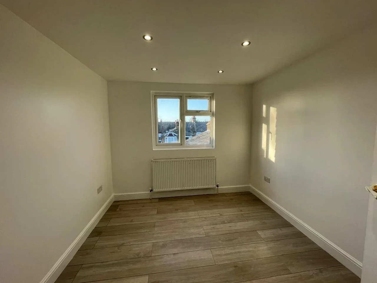 Flat Radley Road in Greater London