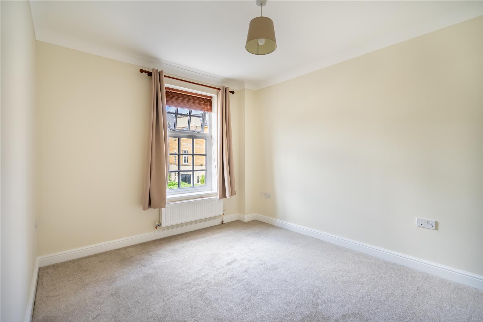 Flat Bishopfields Drive in York