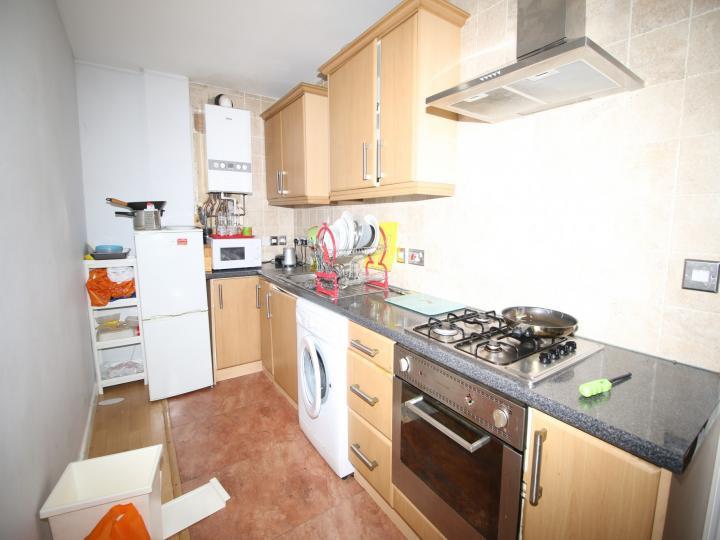 Flat Ratcliffe Cross Street in Greater London