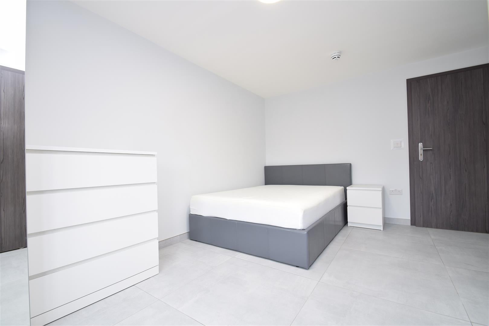 Flat Norton Road in Greater London