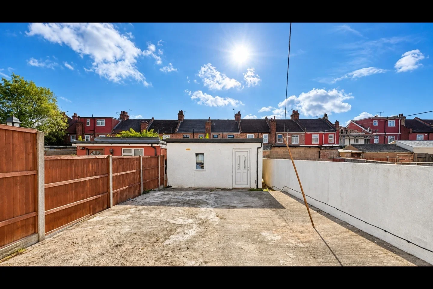 House Waverley Avenue in Greater London