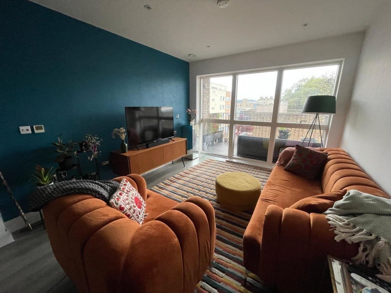 Flat Mare Street in Greater London