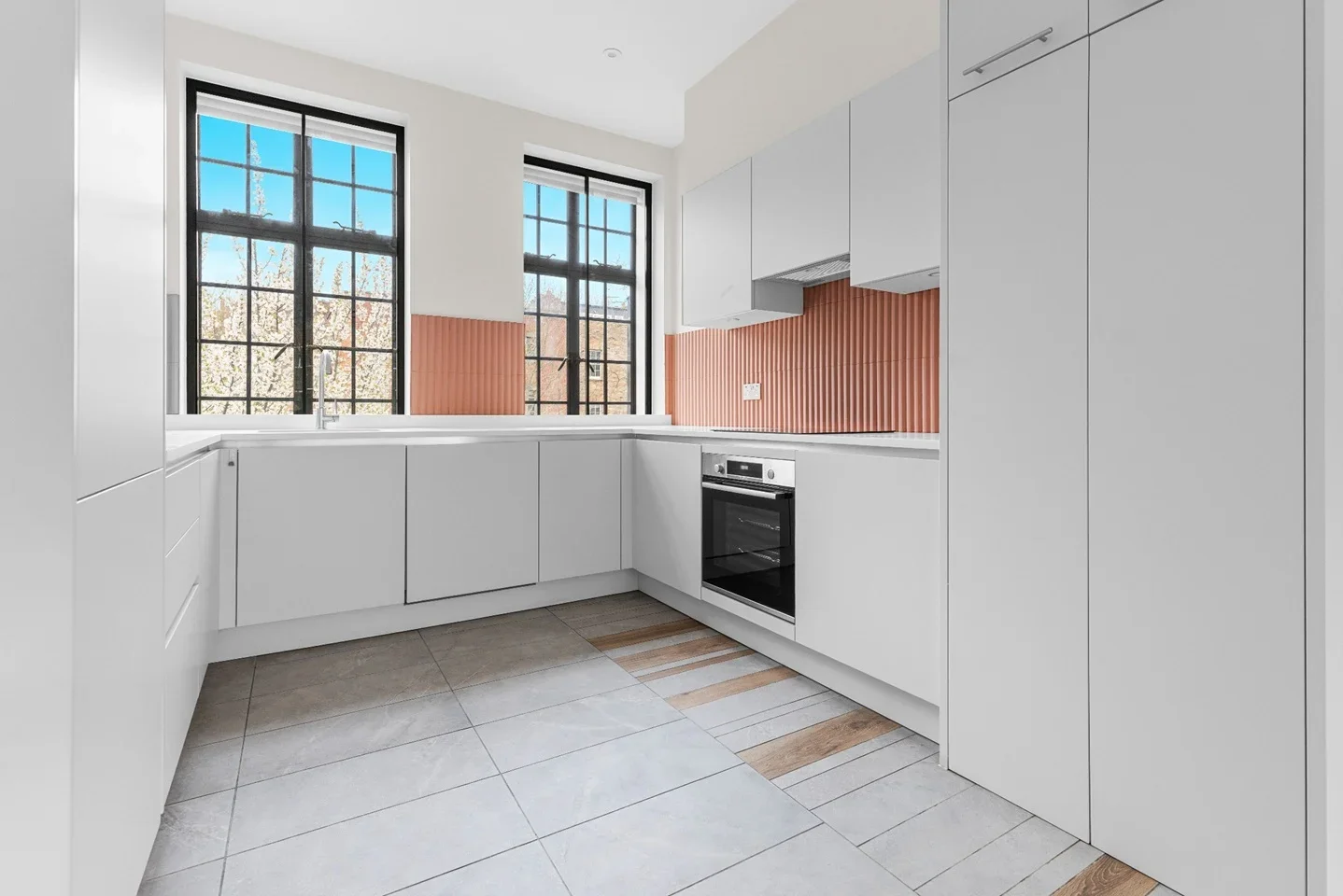 Flat Kember Street in Greater London