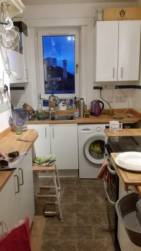 Room Harefield Drive in Glasgow