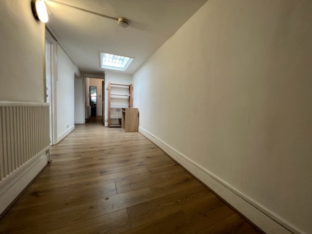 Flat Holloway Road in Greater London