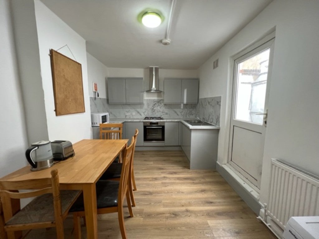 Flat Holloway Road in Greater London