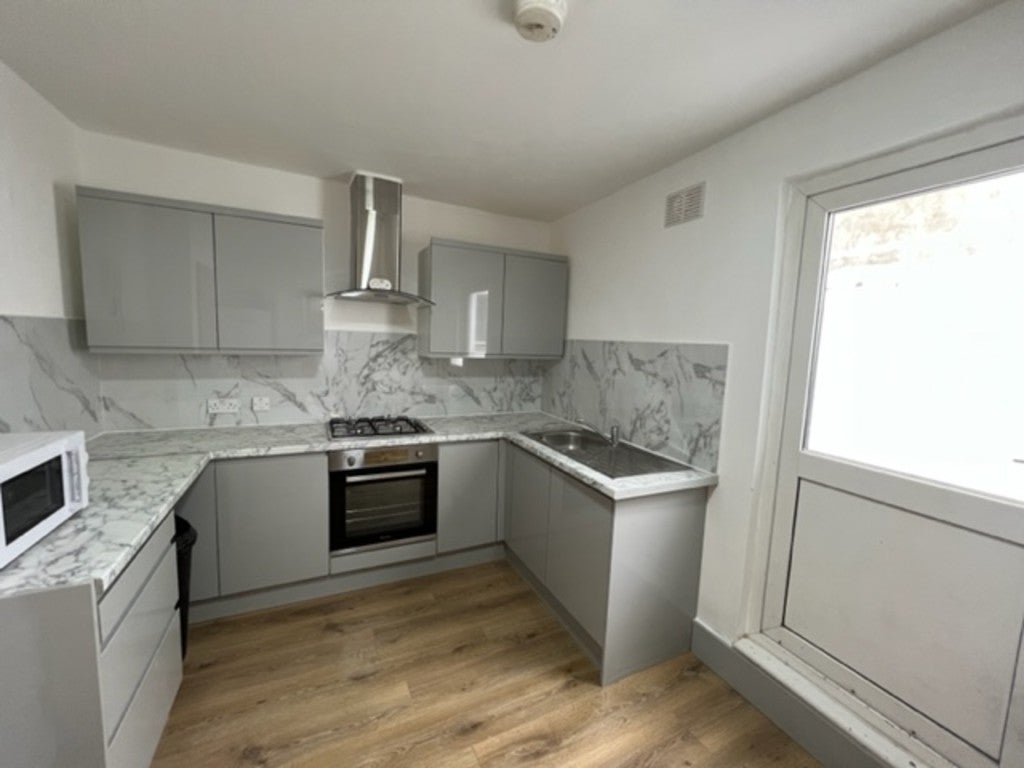 Flat Holloway Road in Greater London