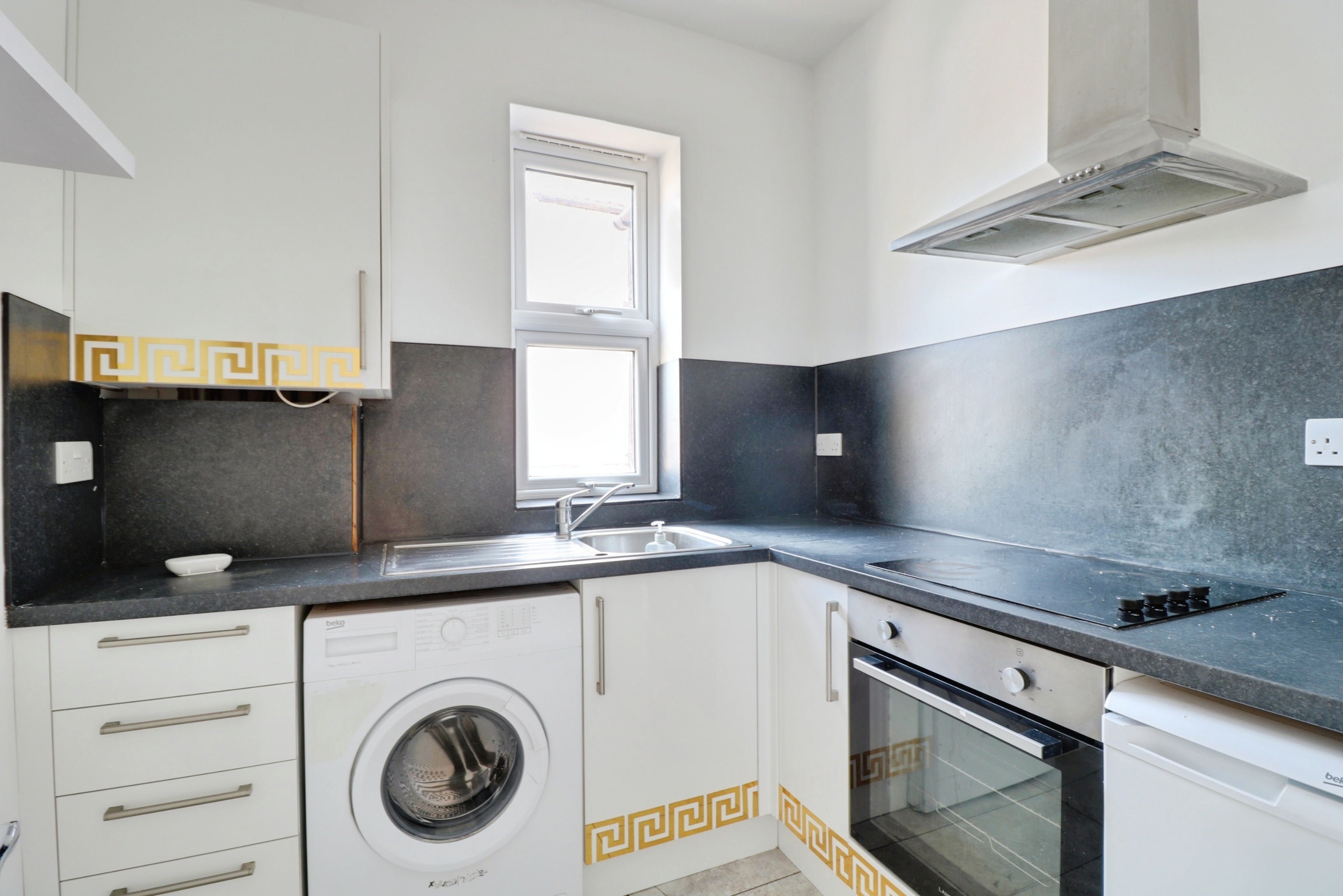 Flat Holland Road in Southend-on-Sea