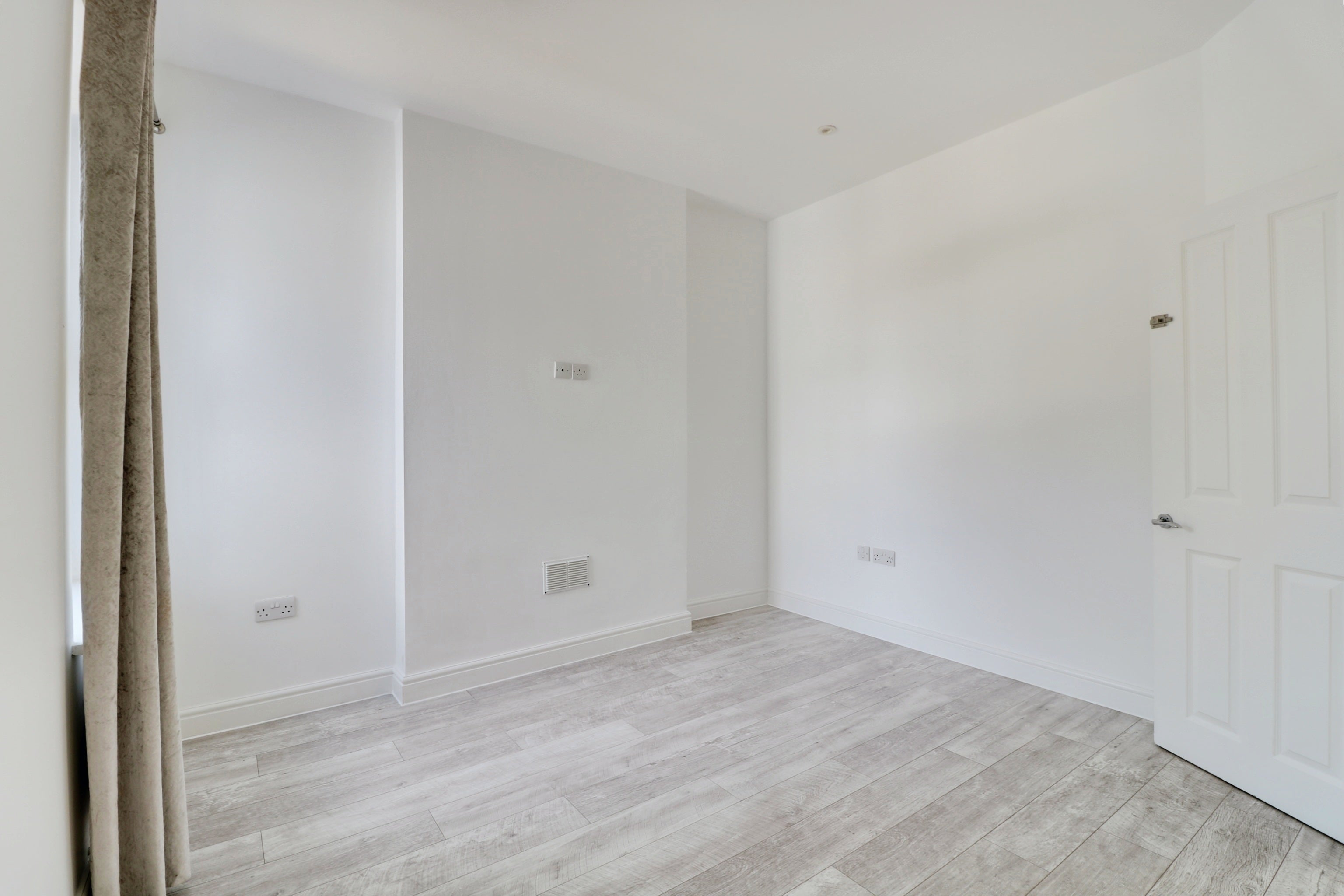 Flat Holland Road in Southend-on-Sea