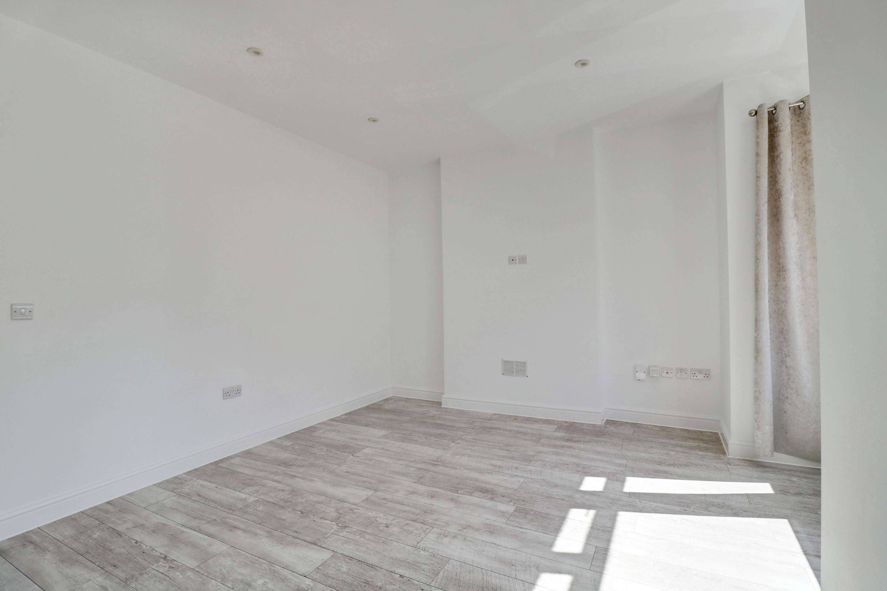 Flat Holland Road in Southend-on-Sea