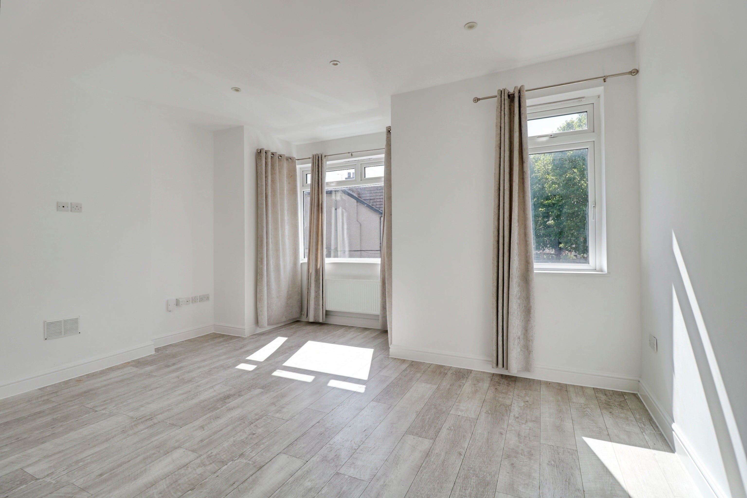Flat Holland Road in Southend-on-Sea