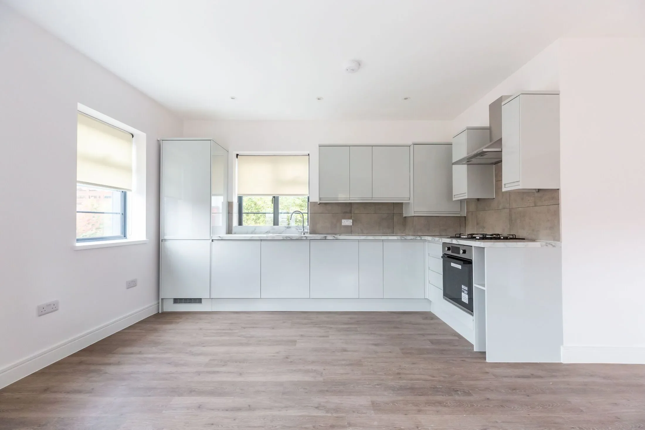 Flat Gladstone Avenue in Greater London