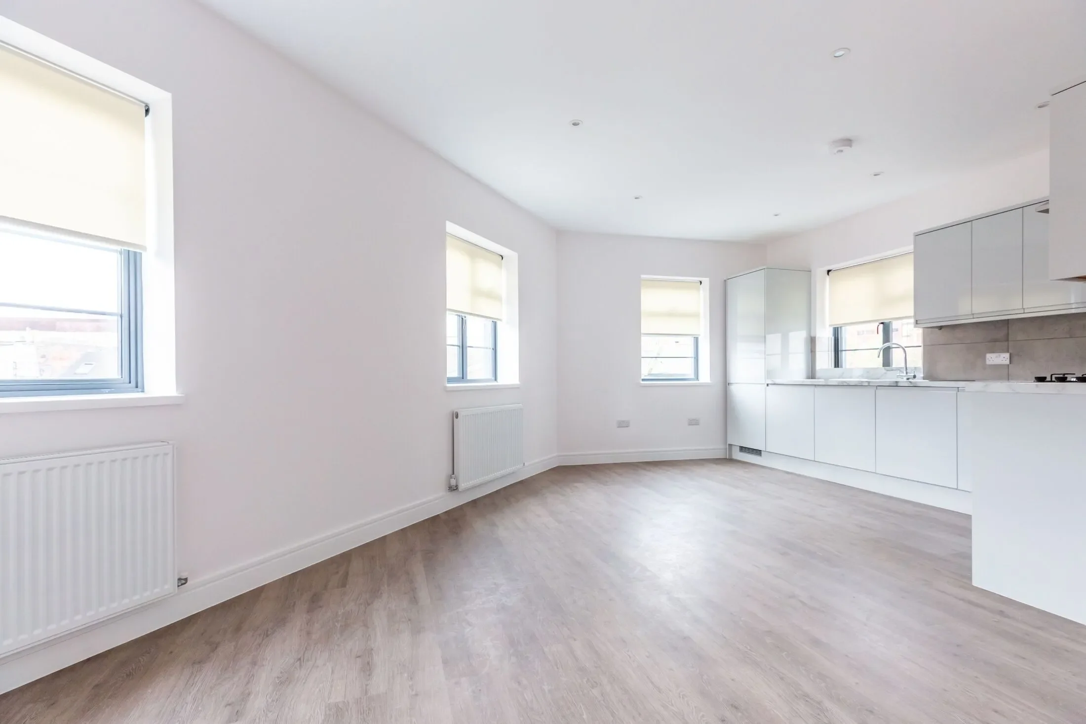 Flat Gladstone Avenue in Greater London