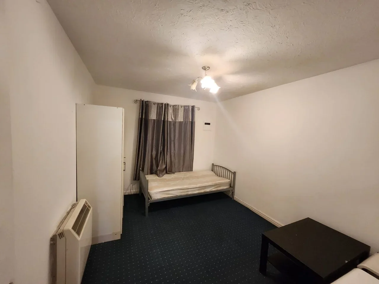 Flat Conifer Court in Greater London