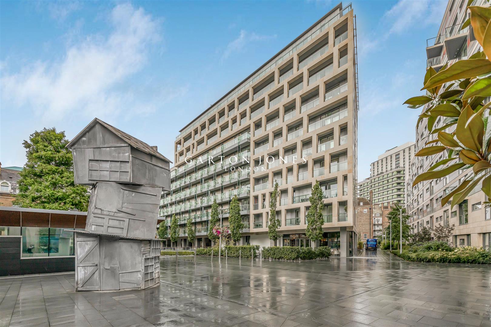 Flat Gatliff Road in City of Westminster