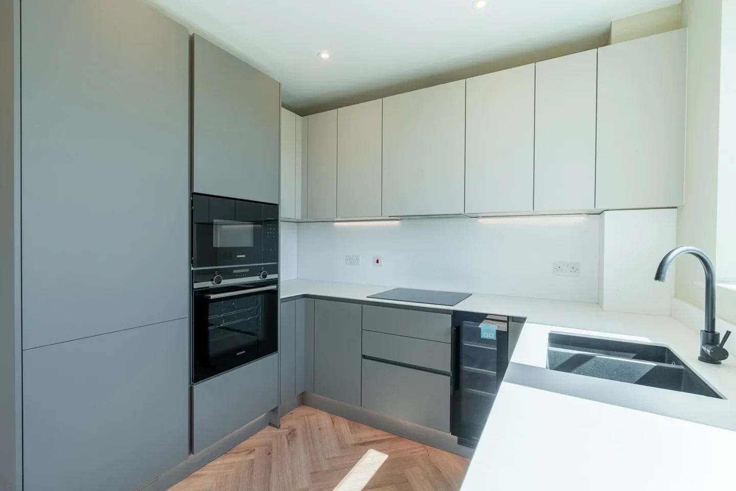 Flat Lapidge Drive in Greater London