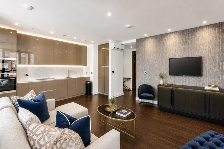 Flat Nine Elms Lane in Greater London