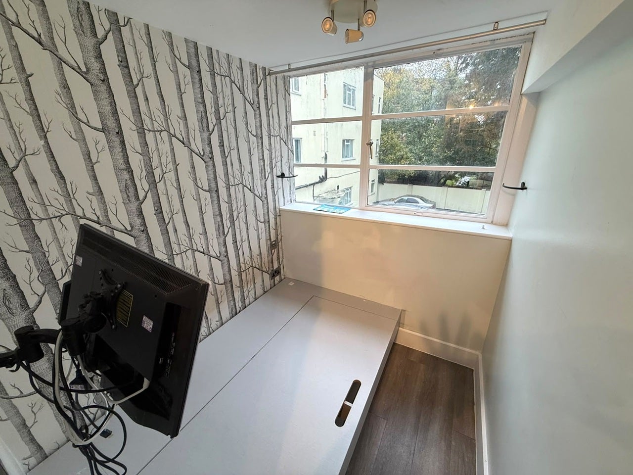 Flat Gunnersbury Lane in Greater London
