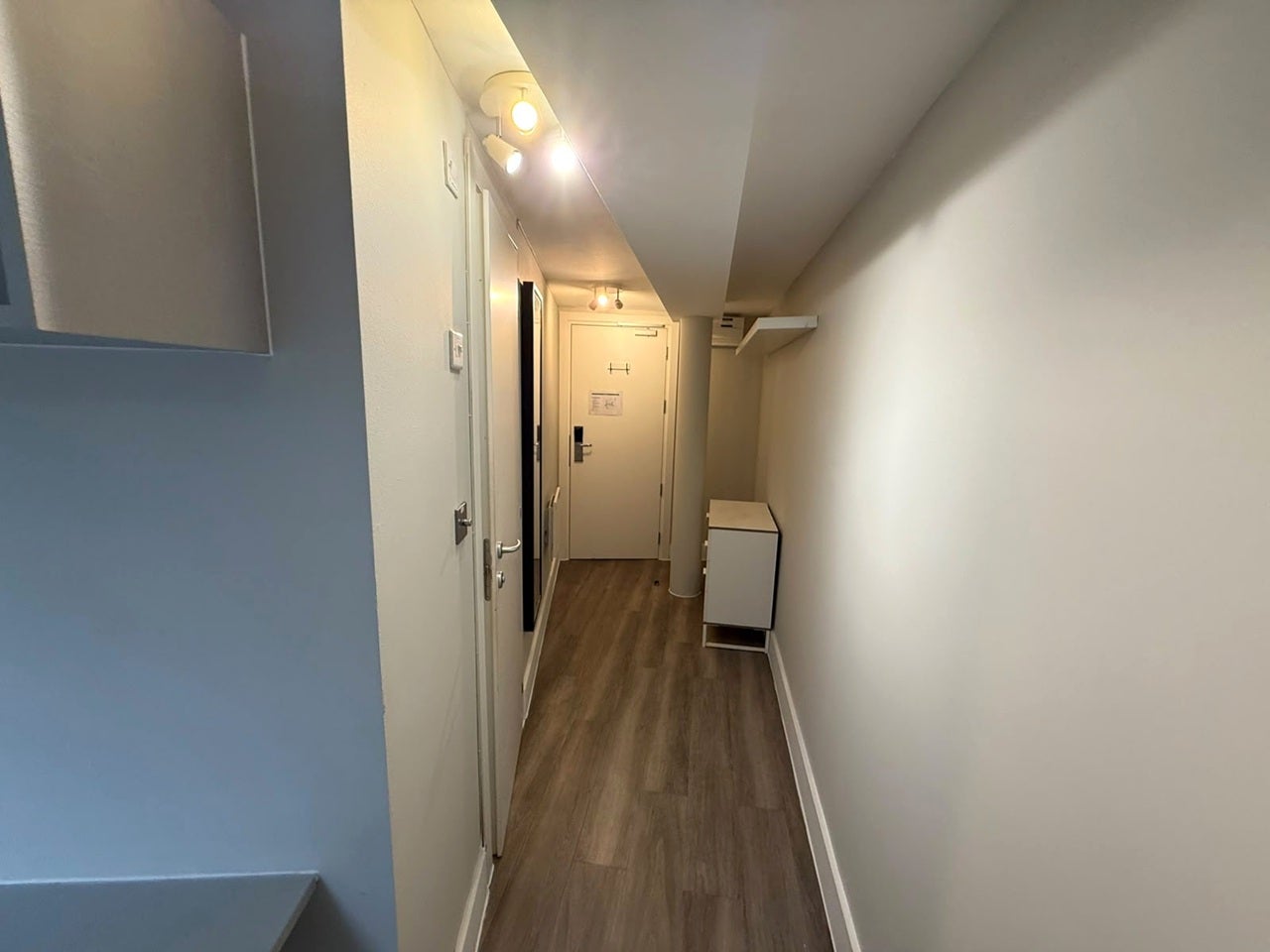Flat Gunnersbury Lane in Greater London