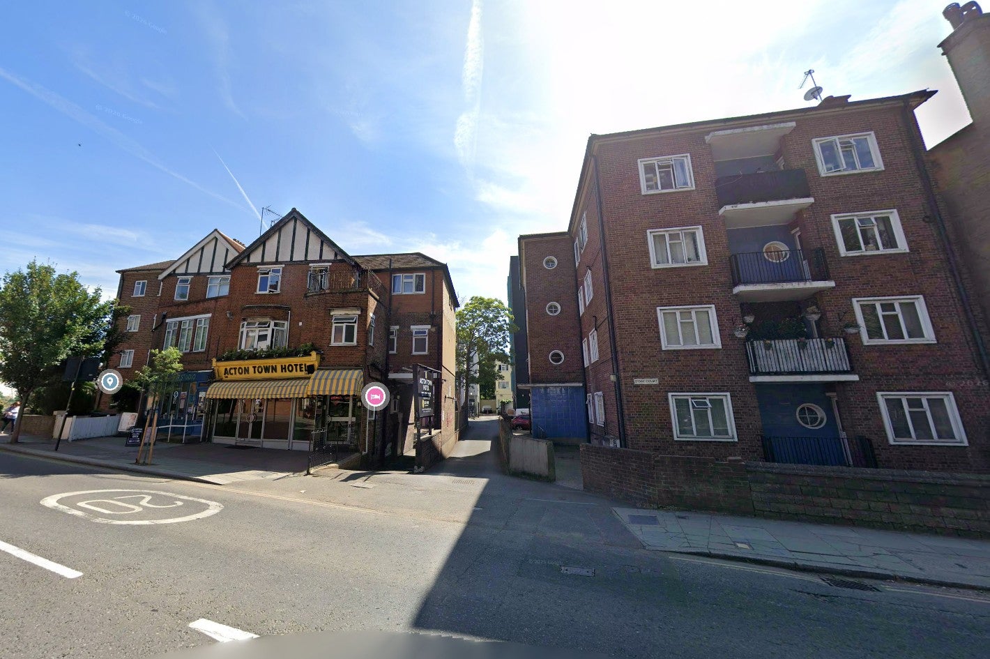 Flat Gunnersbury Lane in Greater London