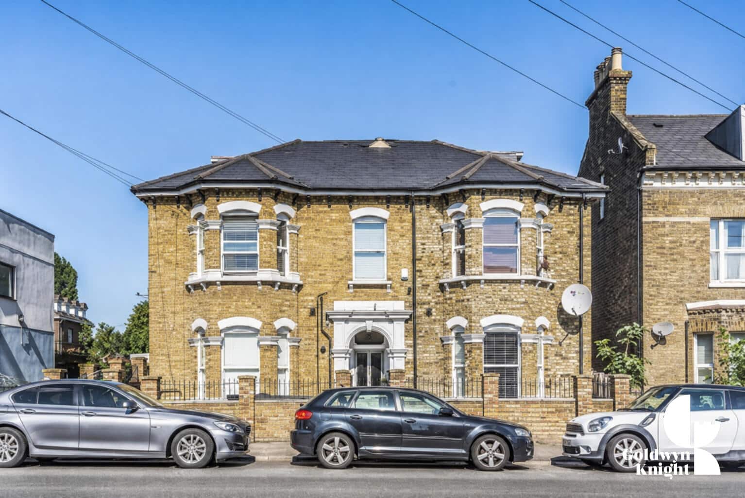Flat Perry Hill in Greater London