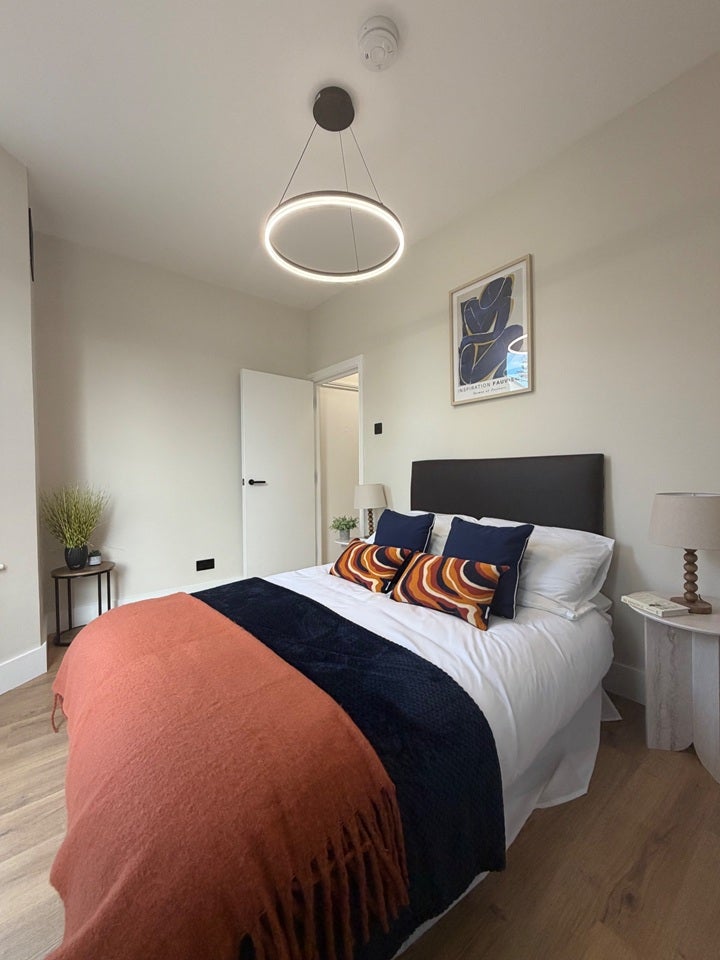 Flat Knox Road in Greater London