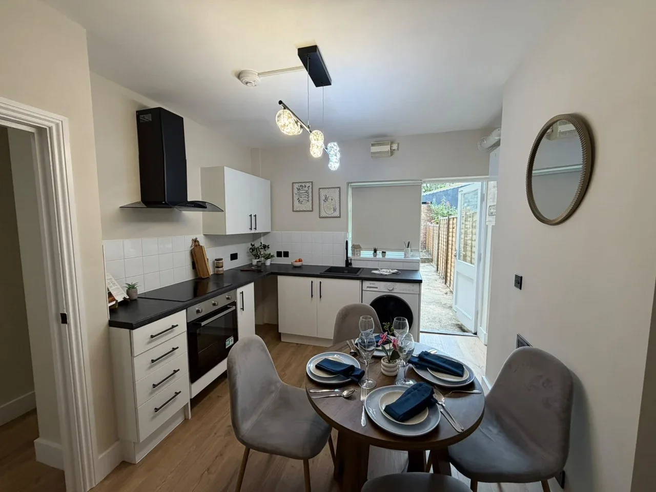 Flat Knox Road in Greater London