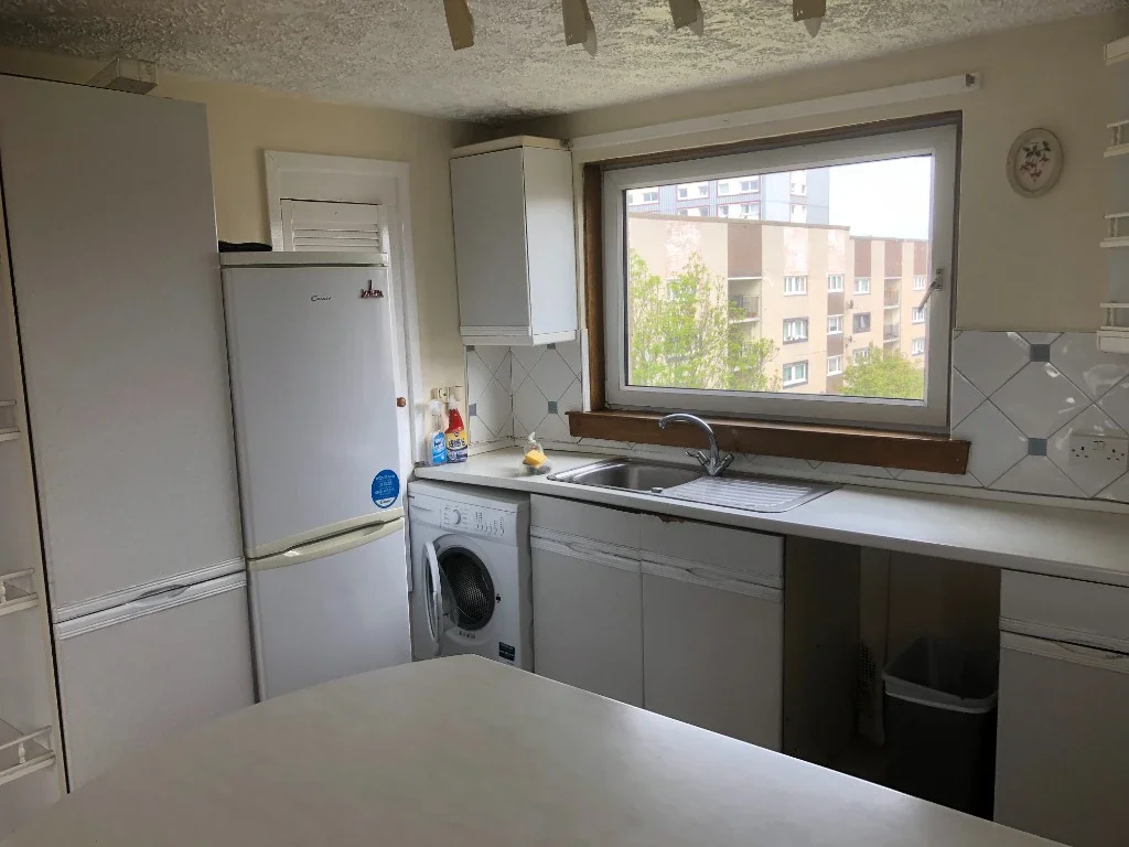 Flat Calder Grove in City of Edinburgh