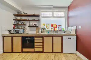 Flat Whiston Road in Greater London