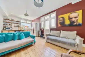 Flat Whiston Road in Greater London