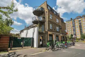 Flat Whiston Road in Greater London