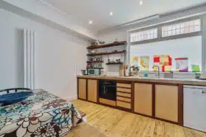 Flat Whiston Road in Greater London