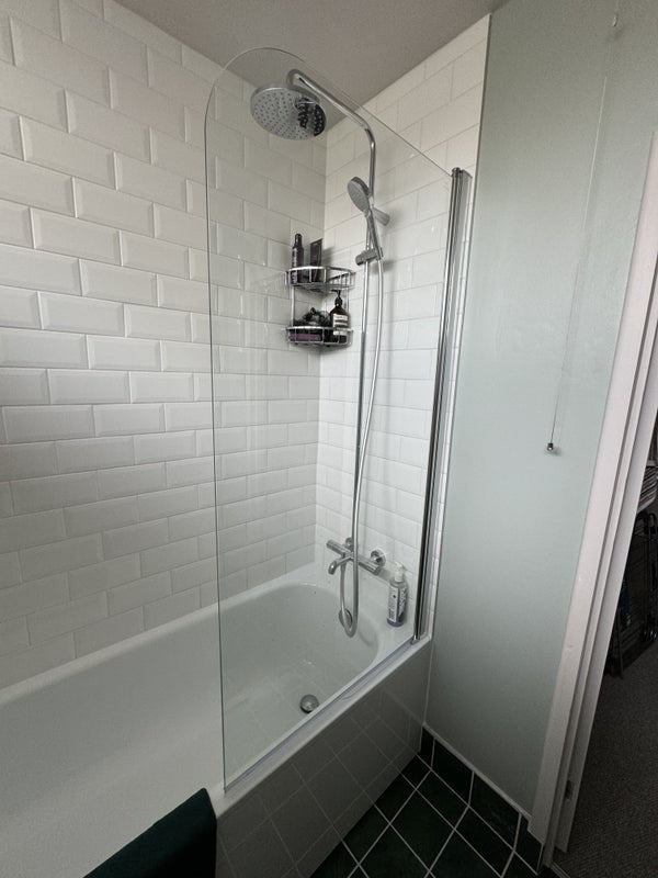 Room Westbridge Road in Greater London