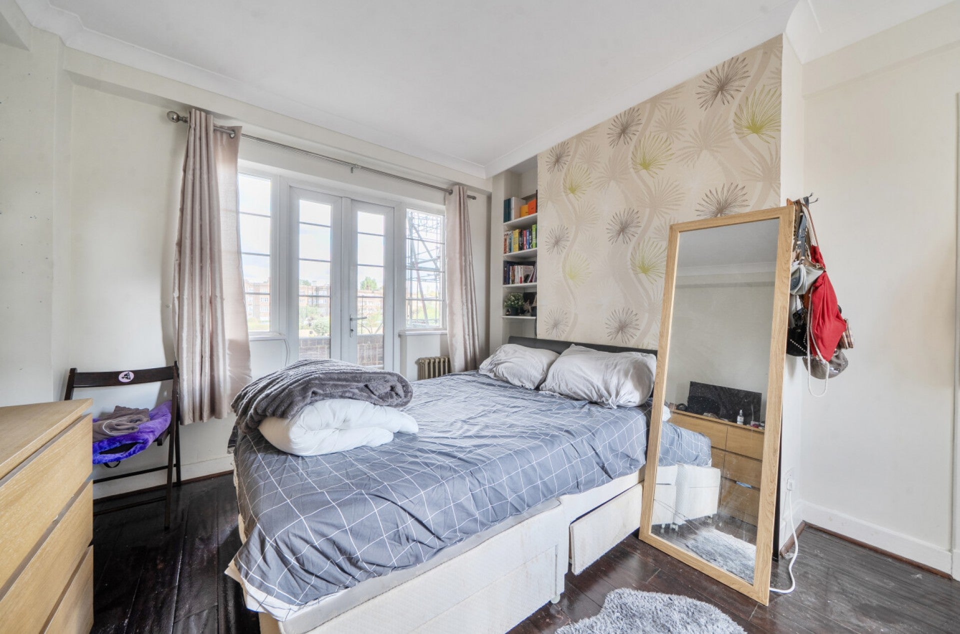 Flat Chiswick Village in Greater London