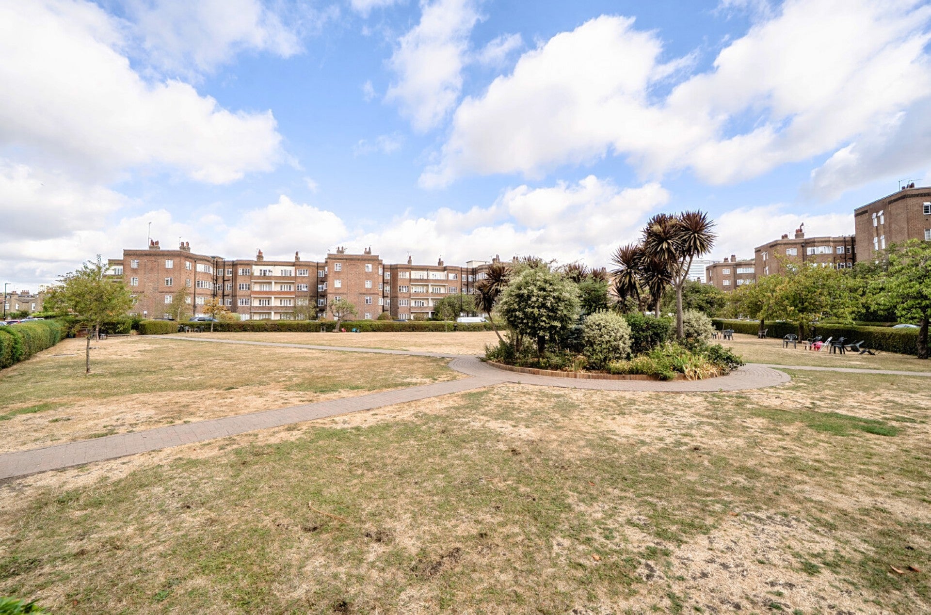 Flat Chiswick Village in Greater London