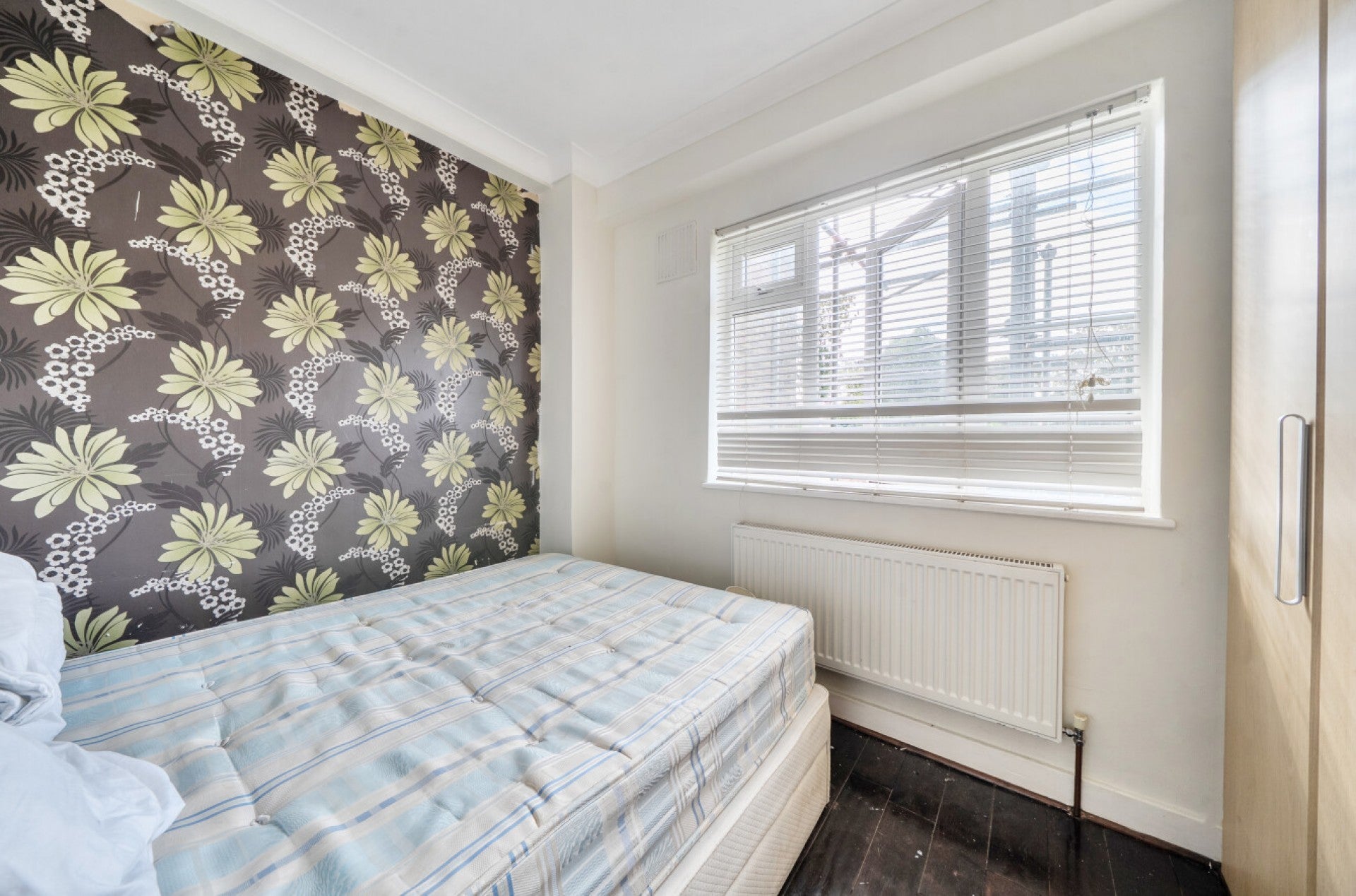 Flat Chiswick Village in Greater London