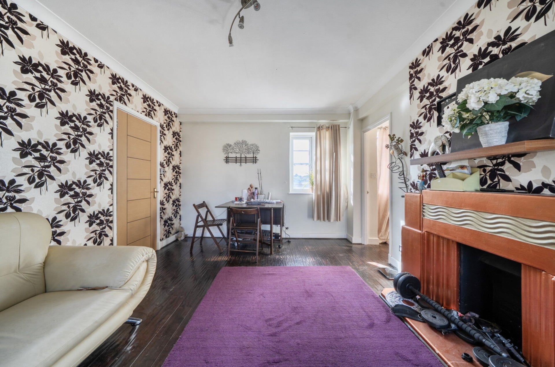 Flat Chiswick Village in Greater London