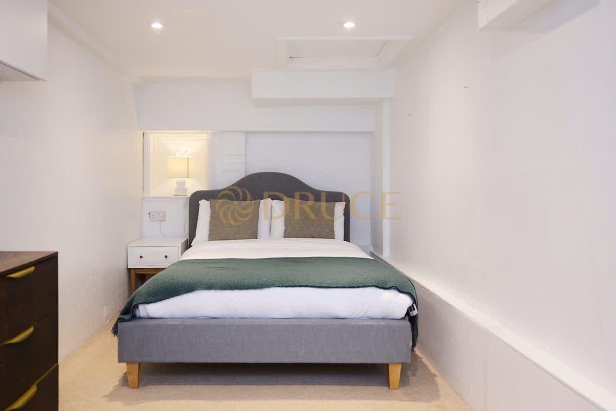 House Gaspar Close in Greater London