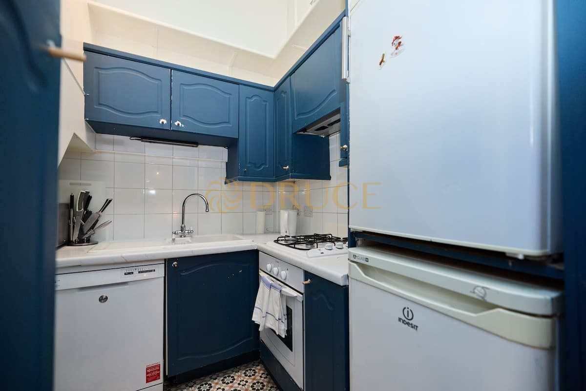 House Gaspar Close in Greater London