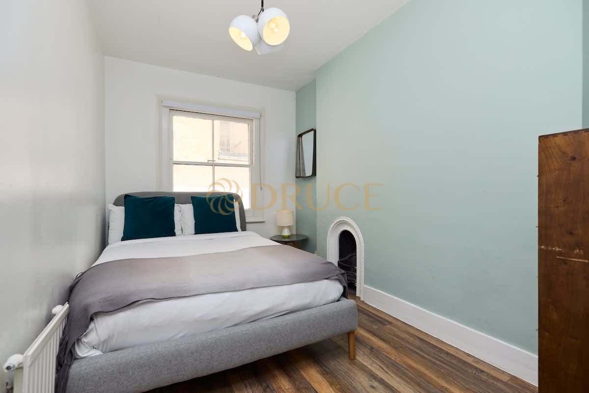 House Gaspar Close in Greater London
