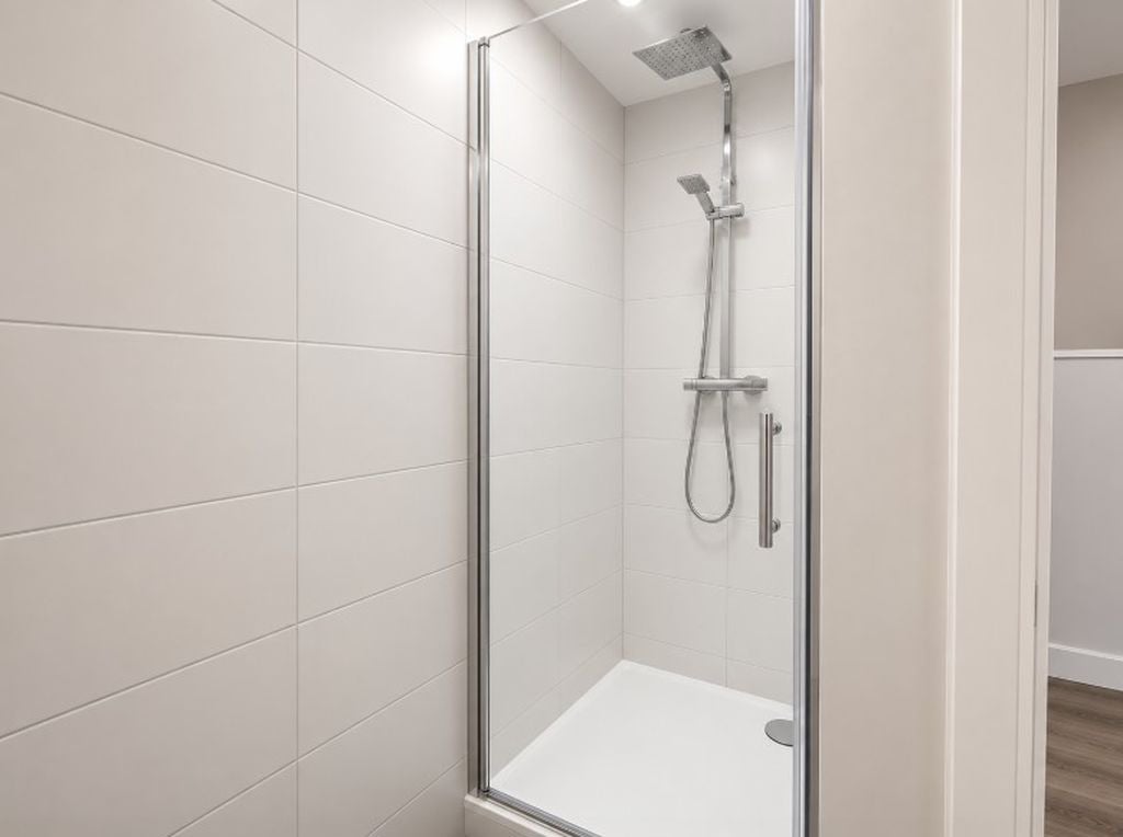 Room Brockhurst Road in Gosport