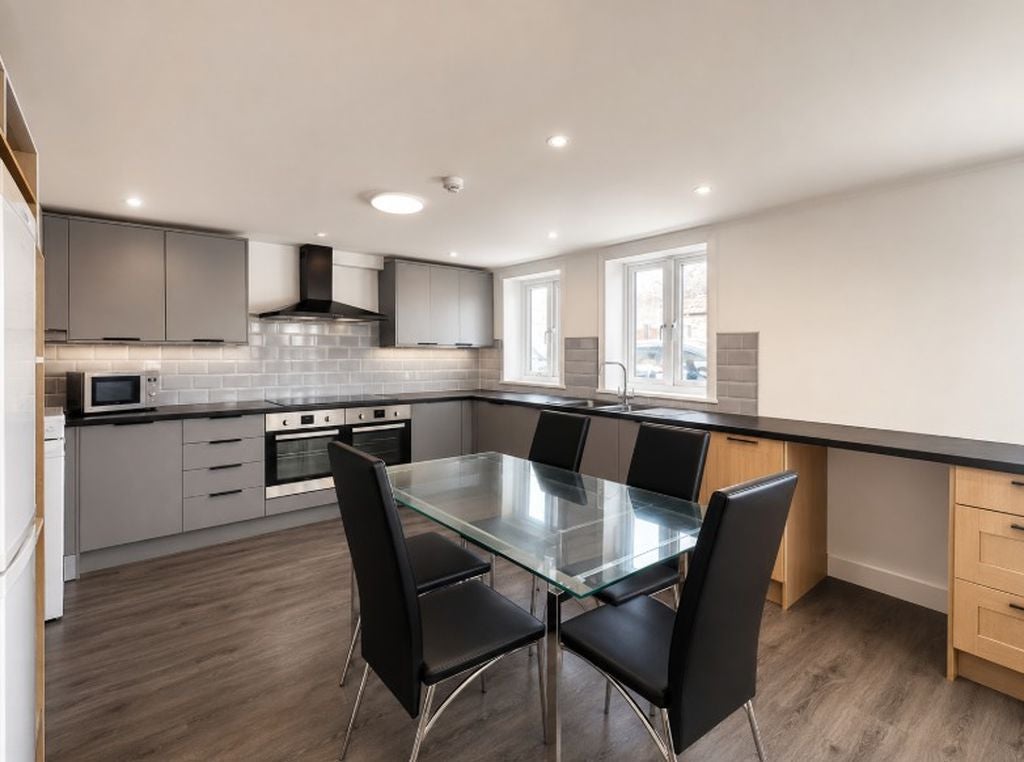 Room Brockhurst Road in Gosport