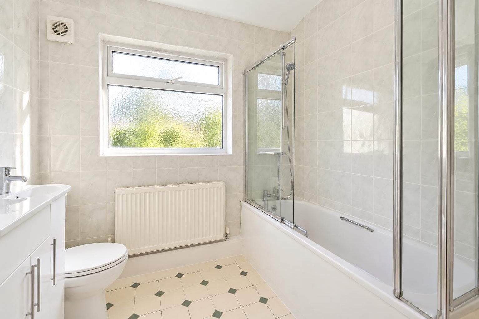 Flat Finchley Road in Greater London