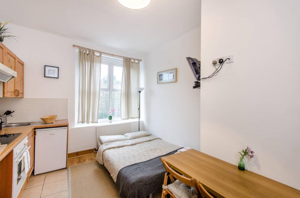 Flat West Cromwell Road in Greater London