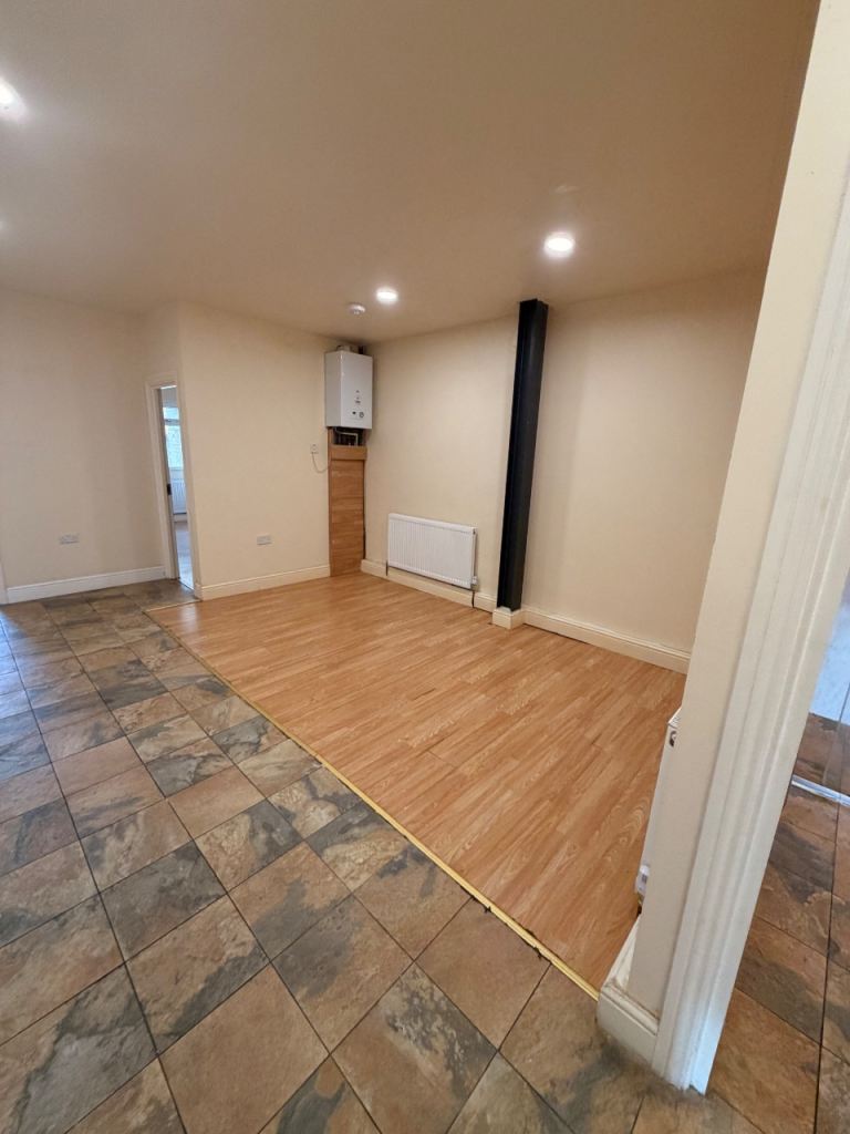 Flat Canning Road in Greater London