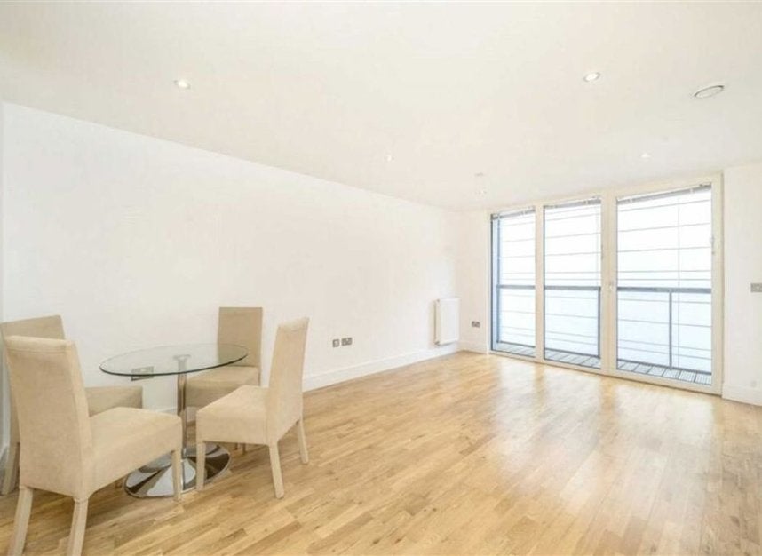 Flat Dreadnought Walk in Greater London