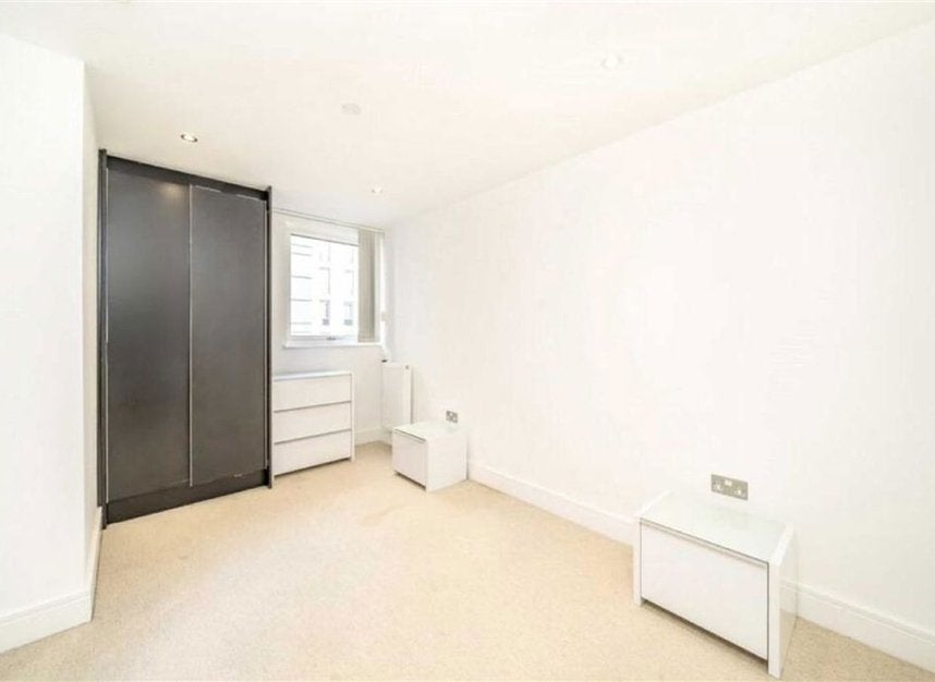 Flat Dreadnought Walk in Greater London