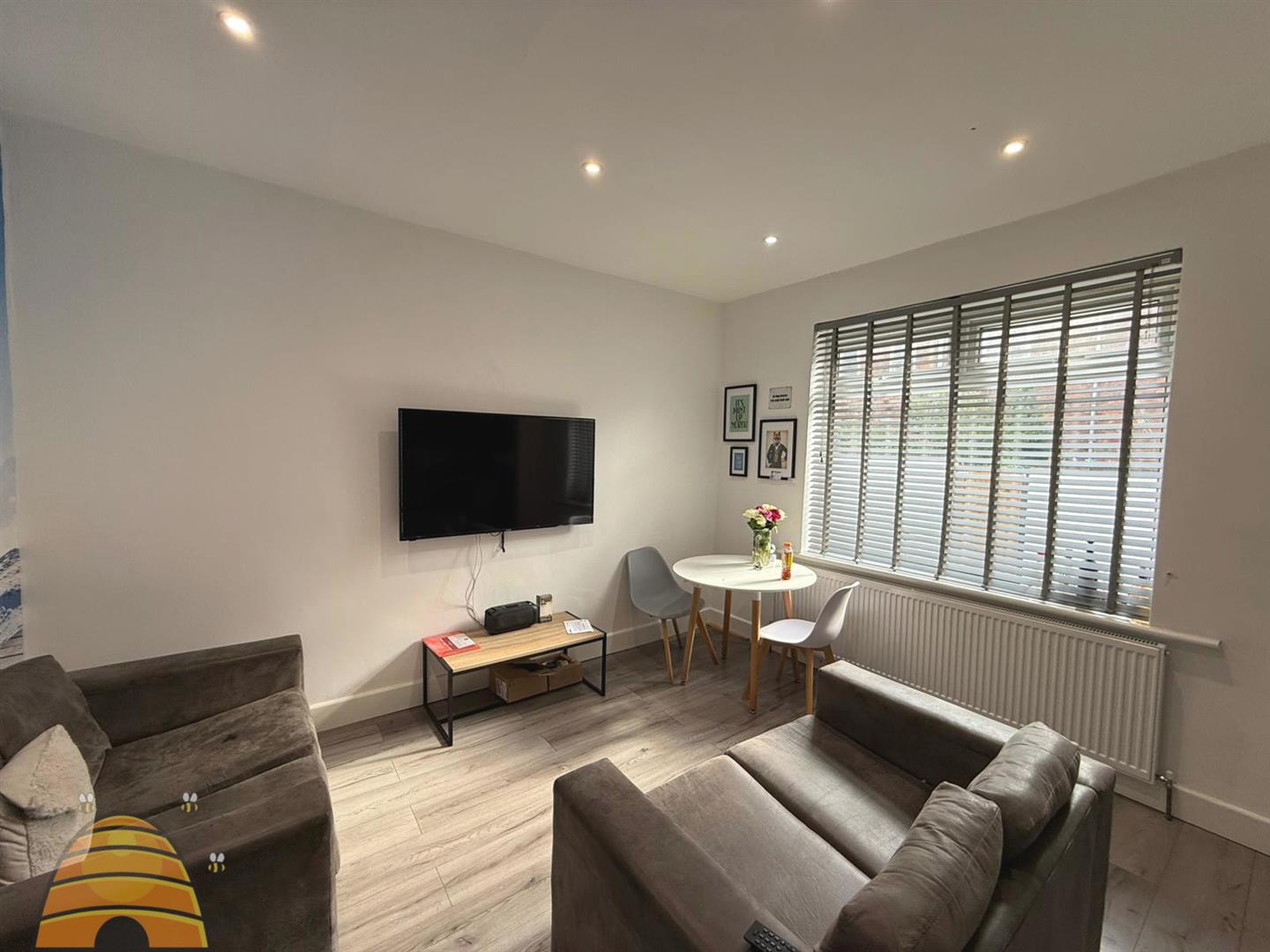 Room Kingswood Road in Manchester